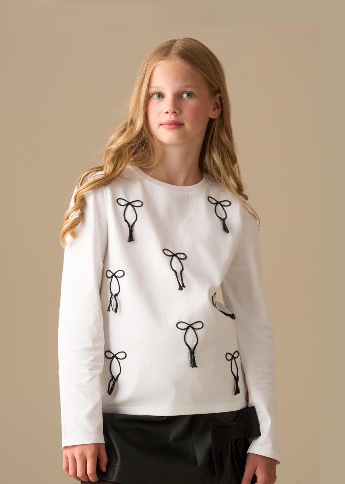 Girl Embroidered Bow Ls Top - White