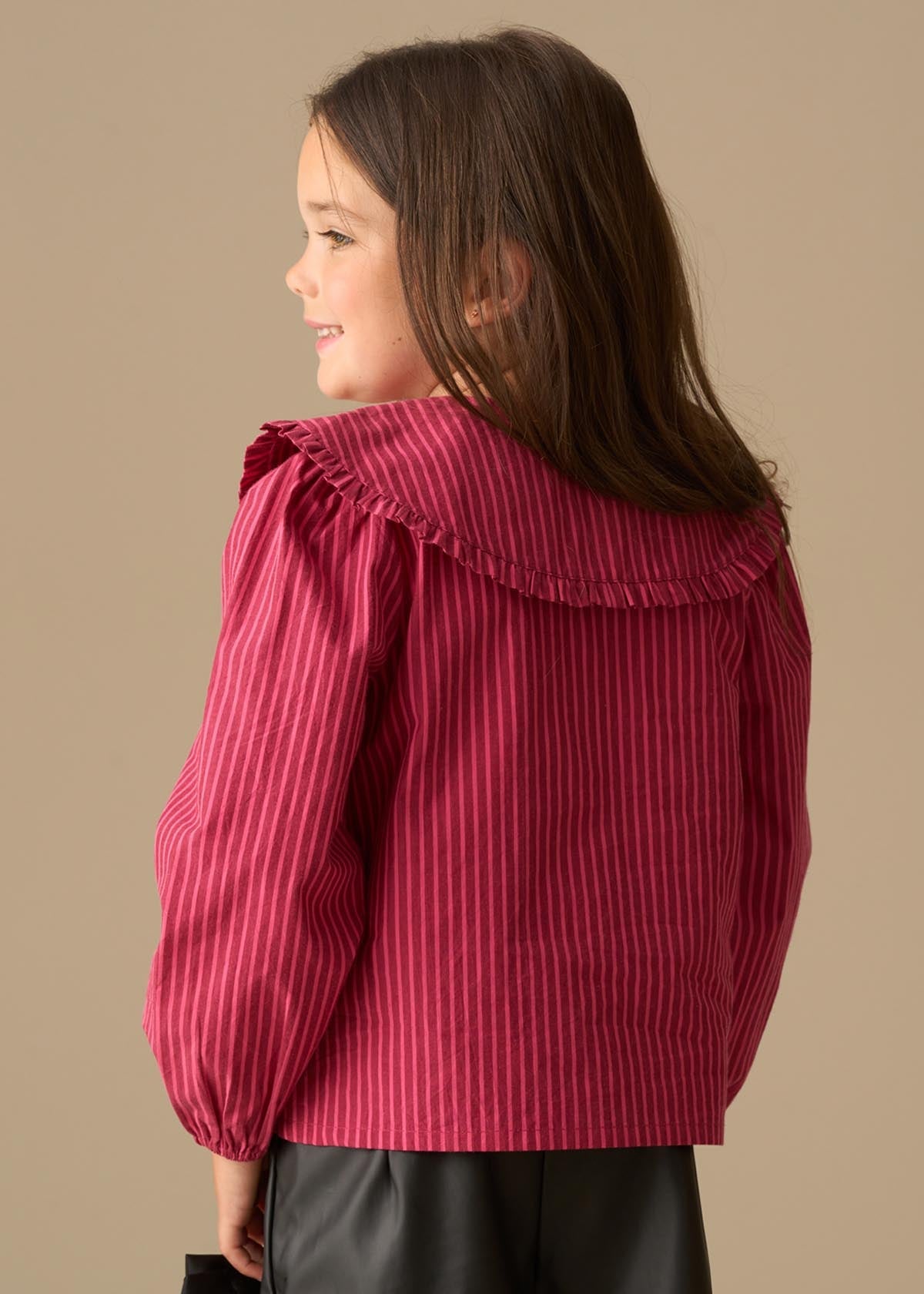 pink girl frill collar shirt